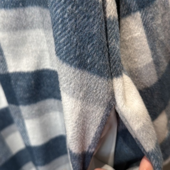 Maurices blue plaid brushed flannel heavy button up shacket women’s size X Large - Picture 4 of 6